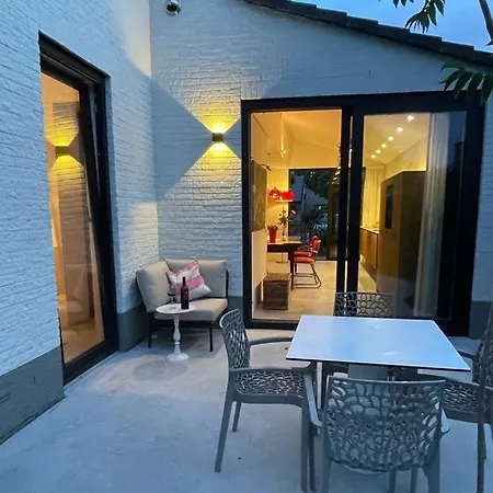 Holiday home North Sea Gem: Cozy With Wood Stove And Private Garden *